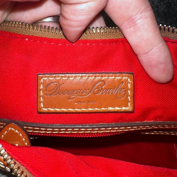 👜 Dooney & Bourke Pebble Grain Leather Hobo Shoulder Bag - Picture 8 of 12